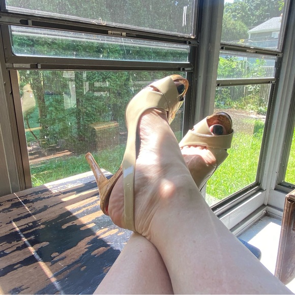 Guess Peep Toe Platform Sling Backs Beige Patent Leather Cork Spike Heels 9.5 - Picture 10 of 12